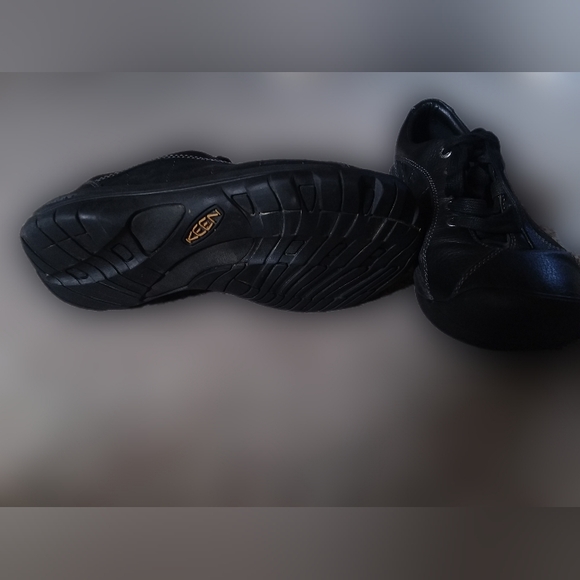 Keen 9.5 shoes - Picture 2 of 7